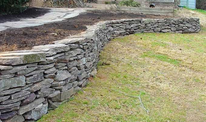 Natural stone wall